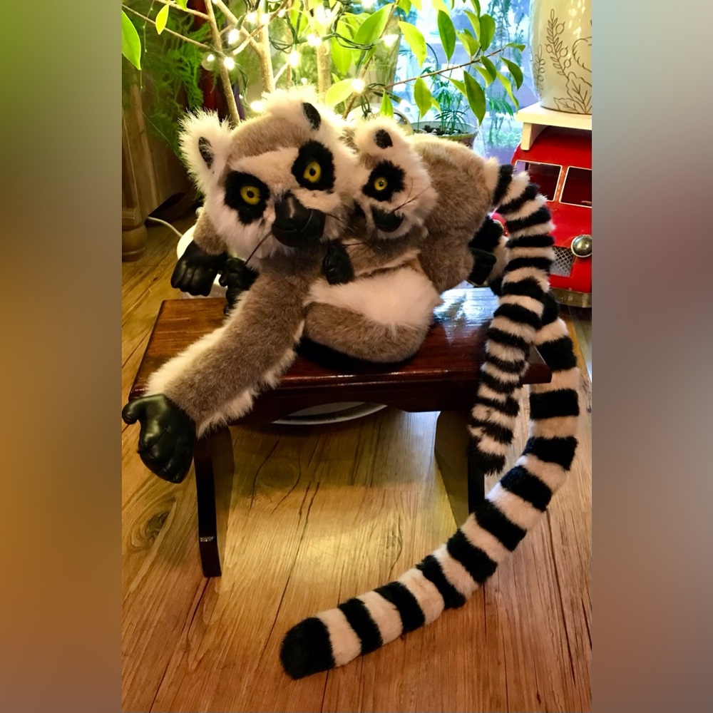Vintage DISCOVERY CHANNEL Ring Tailed Lemur Mom & Baby Plush Stuffed Animal Set